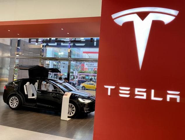 Tesla krijon një sensor që do të vëzhgojë fëmijët në makinë