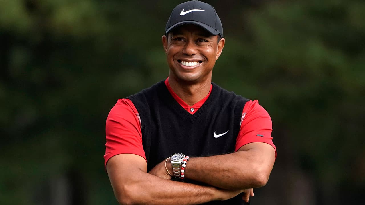  Tiger Woods drejt historisë së golfit (VIDEO)