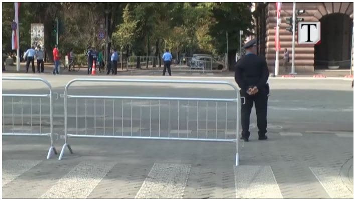 Tirana në “shtetrrethim”, sot vetëm vrap, jo ecje… (VIDEO)