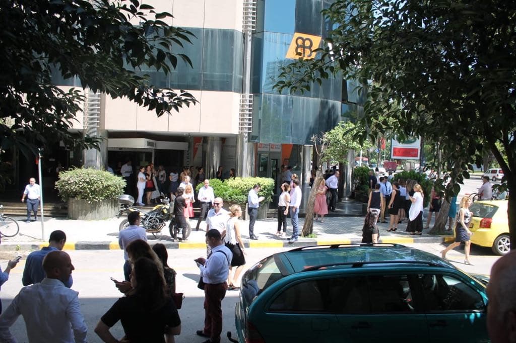 Tërmet 5.2 ballë në Tiranë, panik te qytetarët (VIDEO)