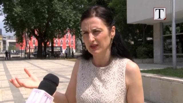 Arkivat dhe rekuizitat e teatrit në rrugë/ Aktorja Tolka: Janë vjedhur (VIDEO)