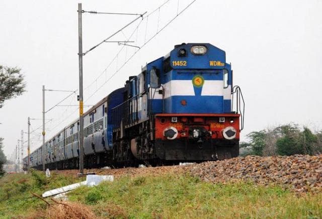 Shtypen nga një tren mallrash 15 emigrantë në Indi