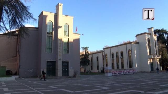 Trualli i Teatrit Kombëtar i kalon Bashkisë (VIDEO)