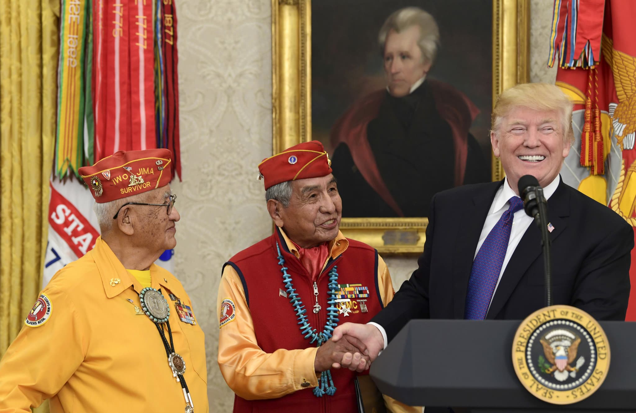 Gafa e Trump-it me amerikanët vendas/ Kemi njërën në Kogres, e quajmë Pokahontas (VIDEO)