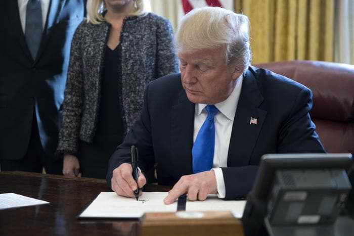 SHBA/ Popullariteti i Trump-it, në rënie të lirë