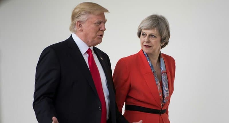 Londër/ May kritikohet nga Trump: Plani i saj për Brexit do të “vrasë” tregtinë Britani-SHBA (VIDEO)