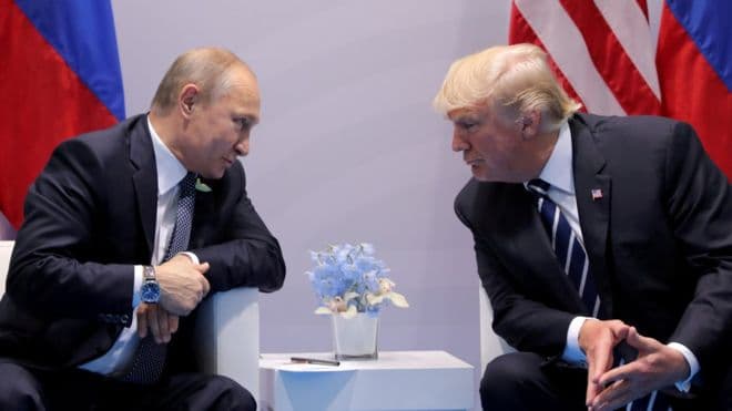 Samiti i NATO-s, Trump kokë më kokë me Putin (VIDEO)