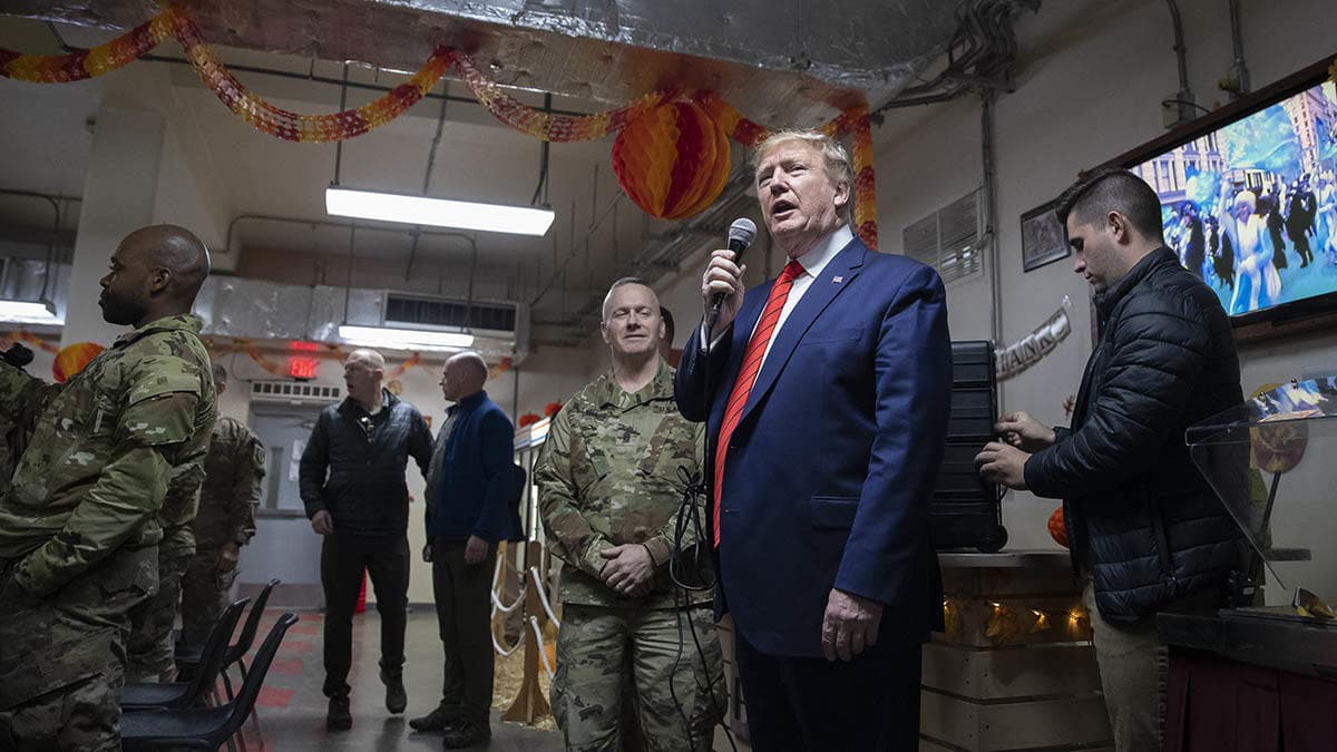 Trump rinis negociatat me talebanët