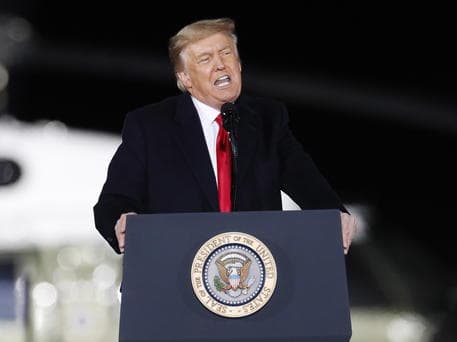 Twitter bllokon përgjithmonë llogarinë e Donald Trump (VIDEO)