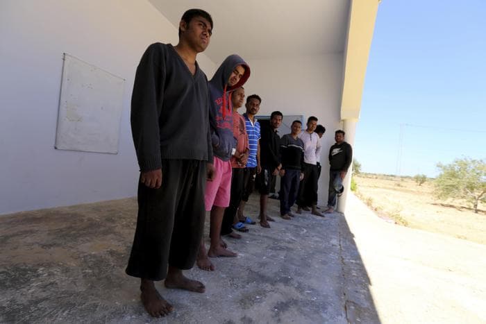 Tunizia ndalon sirianët në kufirin algjerian