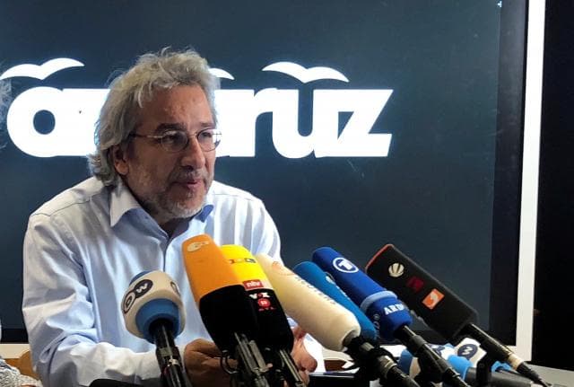 Autoritetet turke kërkojnë arrestimin e gazetarit Dundar, akuzohet për organizimin e protestave të vitit 2013