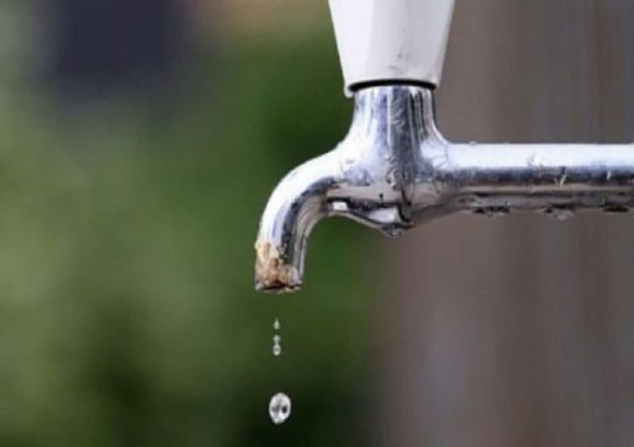 Shterojnë çezmat në Durrës e Kukës (VIDEO)