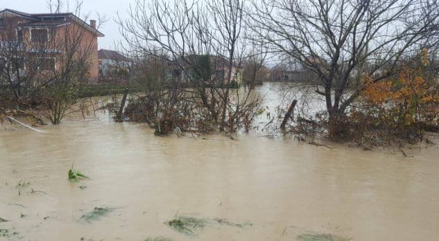 EC: Vijon të jetë shumë e rënduar situata në Fier dhe Vlorë