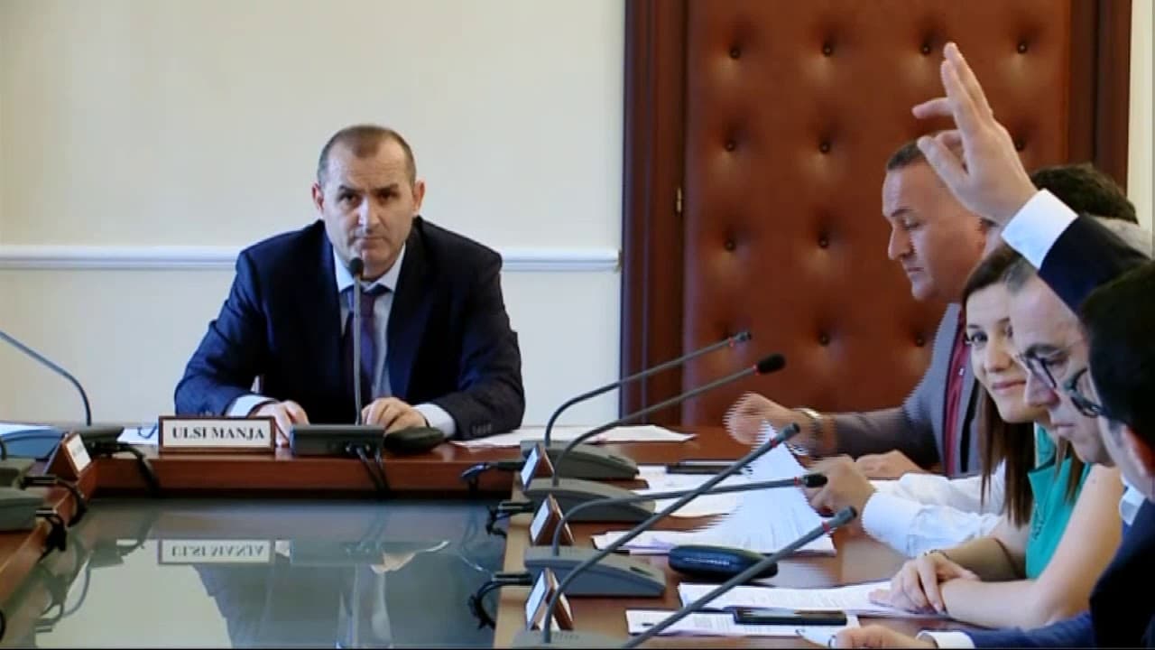 Komisioni i Ligjeve i hap dritën jeshile komisionit për shkarkimin e presidentit (VIDEO)