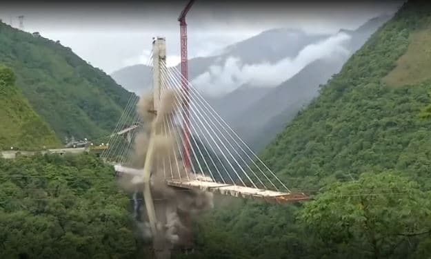 Kolumbia shkatërron urën që shkaktoi vdekjen e punonjësve gjatë ndërtimit të saj (VIDEO)