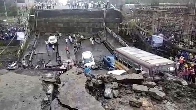 Shembet ura në Indi, një i vdekur e 19 të plagosur (VIDEO)