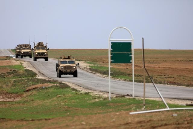 Forcat e mbështetura nga SHBA vazhdojnë të luftojnë në Siri militantët e ISIS