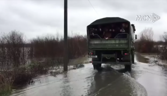 Përmbytjet, evakuohen dhjetëra familje (VIDEO)