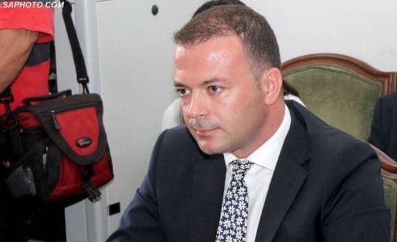 Valdrin Pjetri tërhiqet nga posti i kryebashkiakut: Ishte një ëndërr e bukur (Video)
