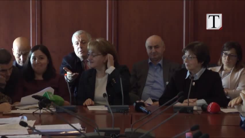Vartëset e Manastirliut harrojnë misionin në Kuvend (VIDEO) 