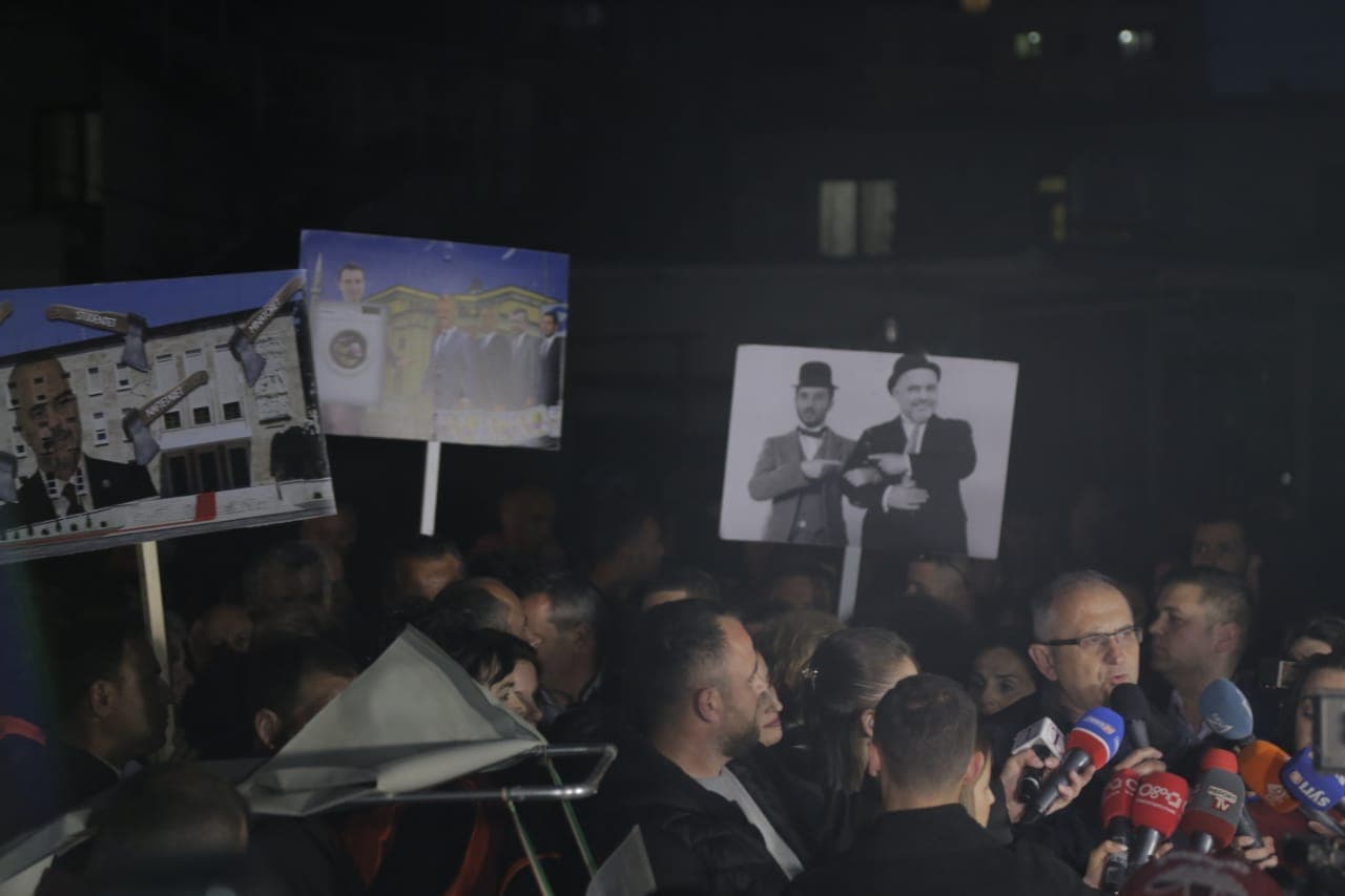 Vijon protesta në Unazën e Re, qytetarëve u bashkohet edhe LSI-ja