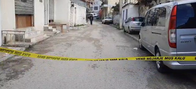 Vlorë, 25-vjeçari plagoset me armë nga kunati i tij