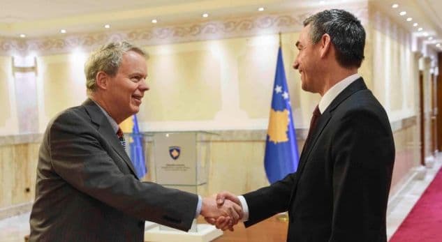 Gjykata Speciale /Veseli takon ambasadorin amerikan: Kosova do të ndjekë axhendën euroatlantike