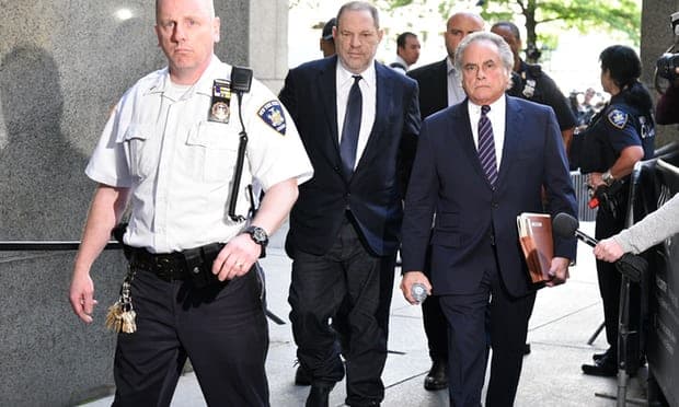 Producenti Harvey Weinstein vetëdeklarohet i pafajshem për akuzën e përdhunimit (VIDEO)