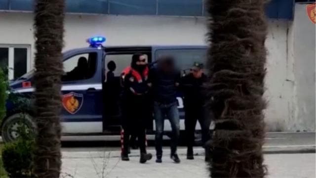 Theu masën e sigurisë dhe dhunoi nënën, arrestohet 29-vjeçari vlonjat