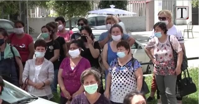 Mbyllet fasoneria në Vlorë, punëtorët në protestë (VIDEO)