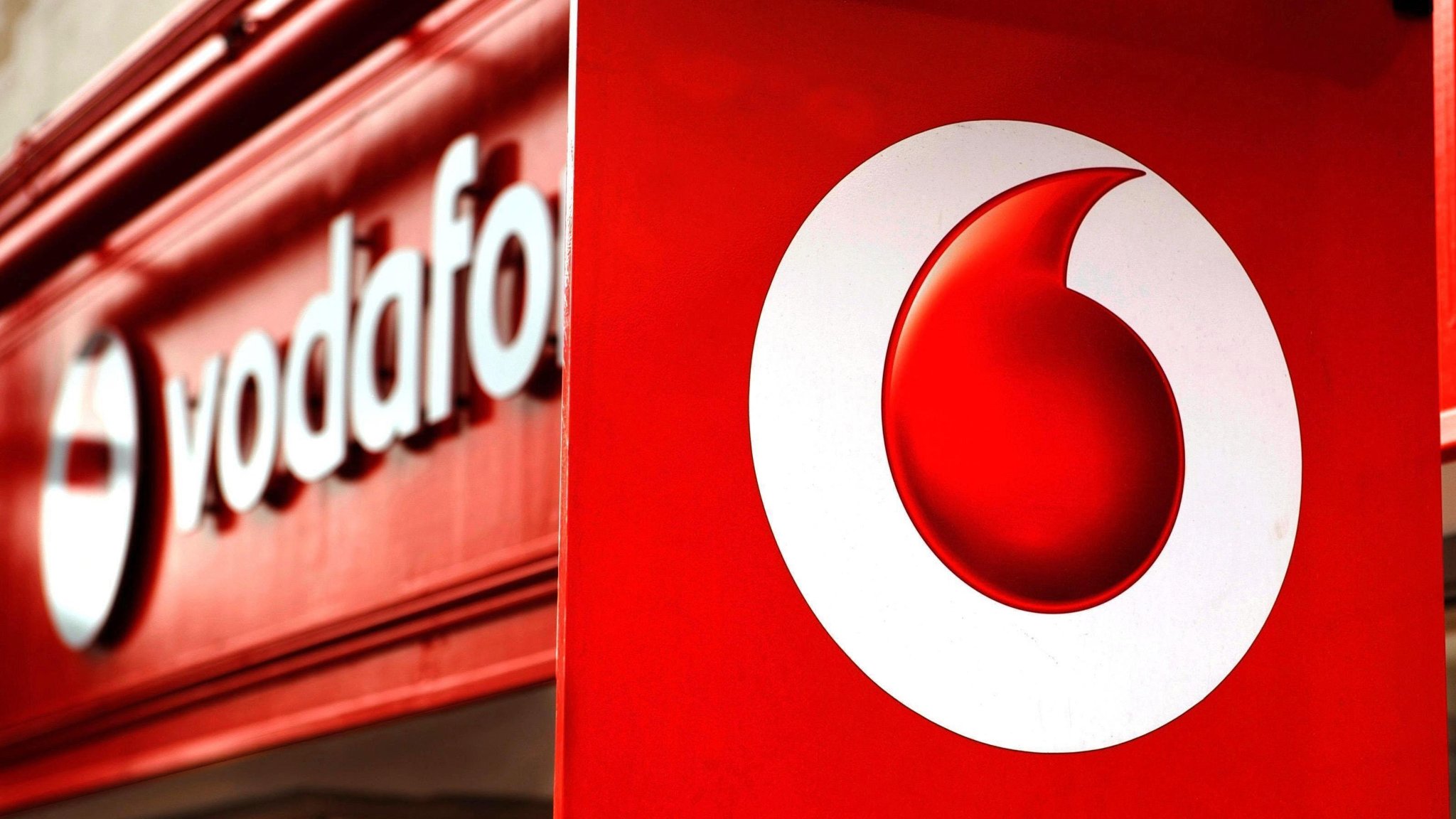 Vodafone blen aksionet e Abcom 