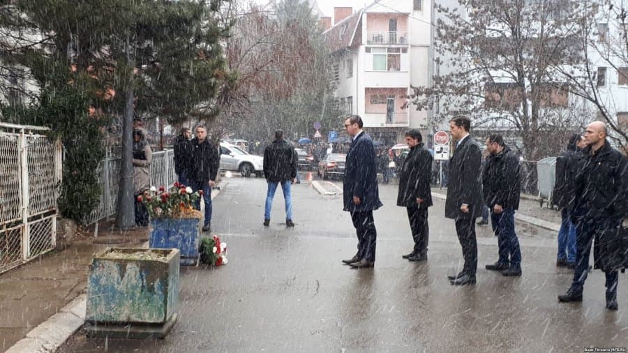 Presidenti Vuçiç bën homazhe në vendin ku u vra Oliver Ivanoviç (FOTO)