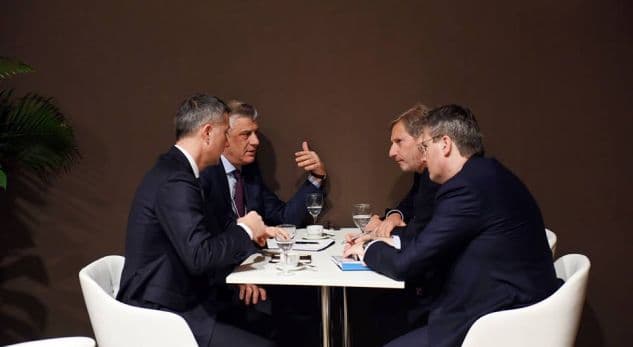 Komisioneri Hahn: Çelësi për normalizimin e marrëdhënieve Kosovë-Serbi është dialogu (VIDEO)