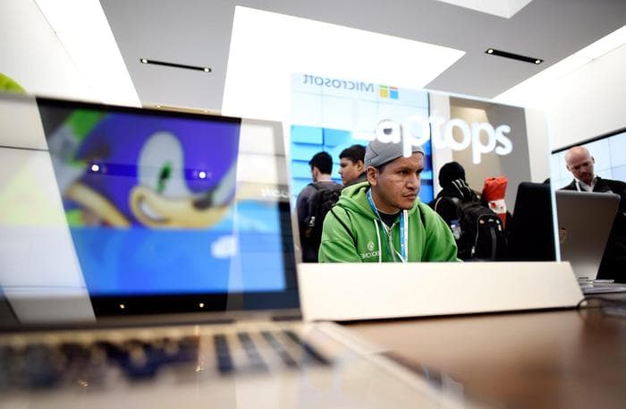 Microsoft sjell tabletin me ekran të dyfishtë