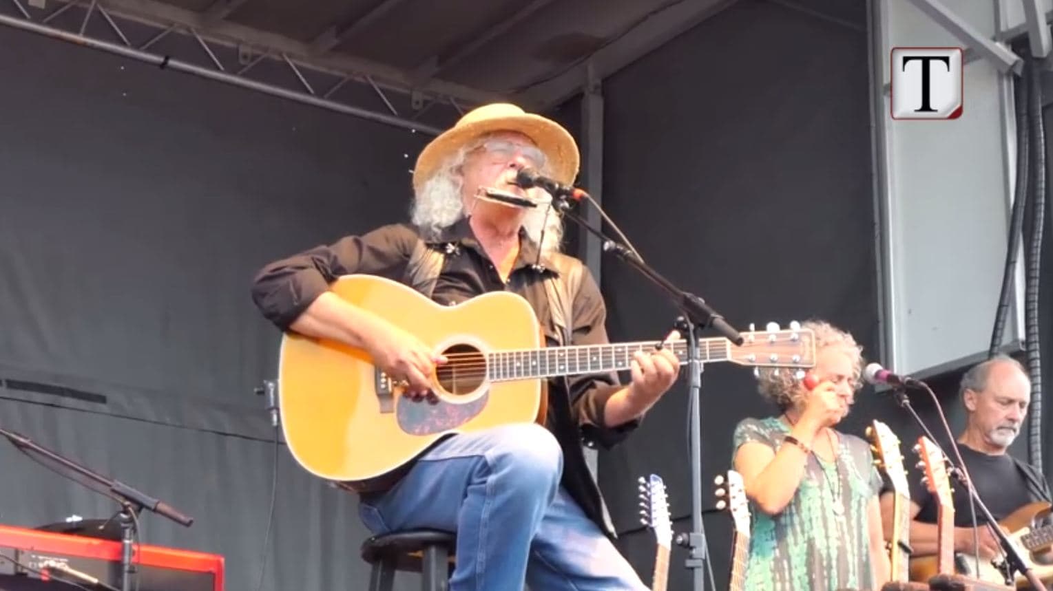 Woodstock, fansat festojnë 50 vjetorin e festivalit të muzikës (VIDEO)  