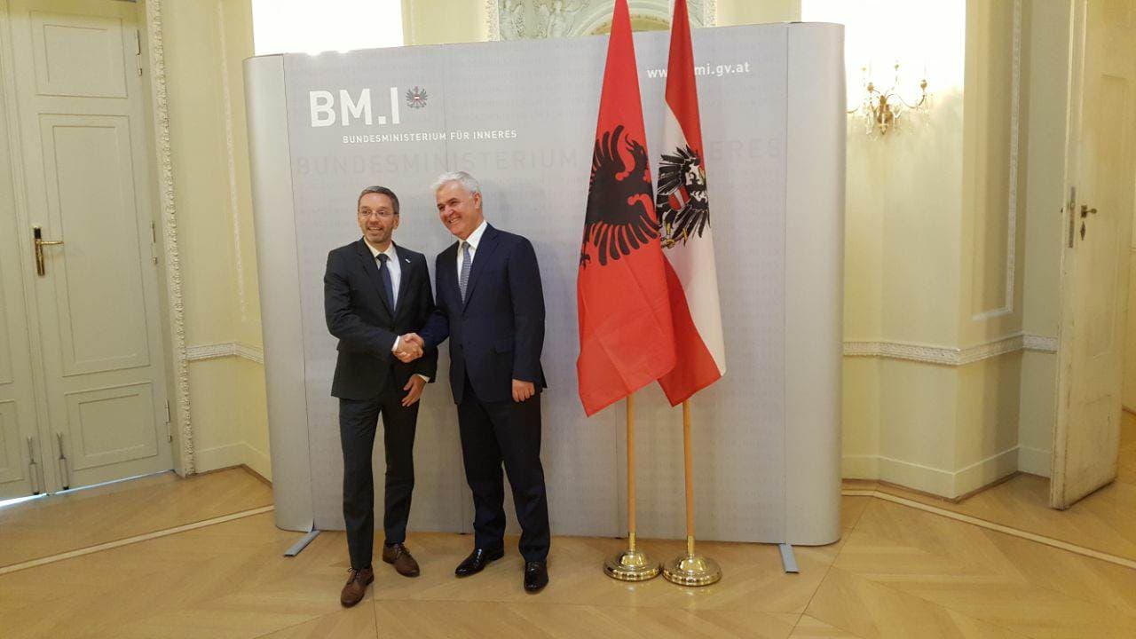 Xhafaj takon homologun austriak: Asistencë teknike dhe logjistike për Ministrinë dhe Policinë