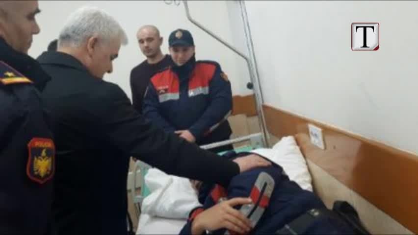 Shoqërohen 5 protestues, Xhafa viziton policin e plagosur në spital (VIDEO)