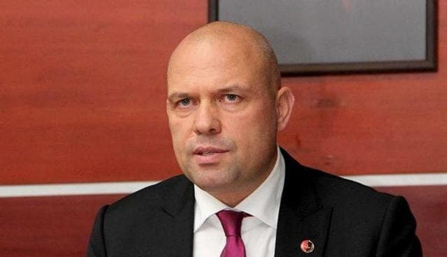 Manjani: Mos u merrni me tokën e Blushit, vendimet i merr Edi Rama