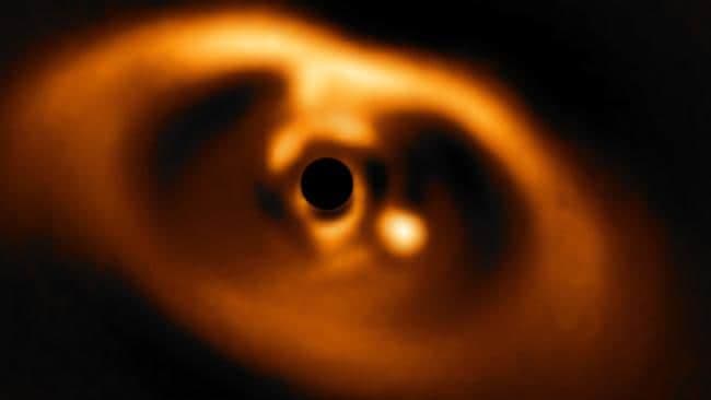 Si lind një planet i ri (VIDEO)