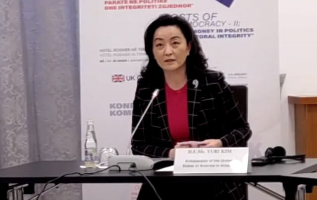 Ambasadorja Kim: Liderët e partive të zgjedhin kandidatë të pastër për zgjedhjet (VIDEO)