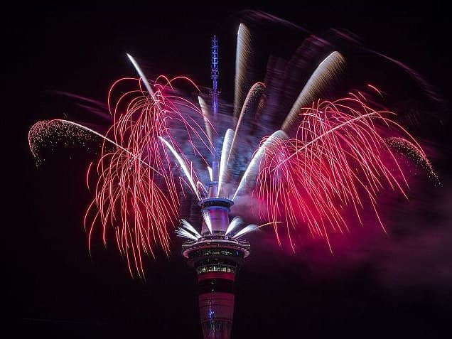 Australia dhe Zelanda e Re presin vitin e ri 2018, spektakël fishekziarresh (VIDEO+FOTO)