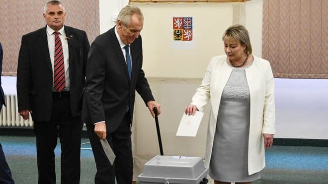 Republika Çeke/ Milos Zeman merr mandatin e dytë presidencial