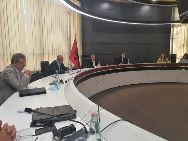 Opozita i kthen letër PS: Takohemi të hënën për 'Zgjedhoren'