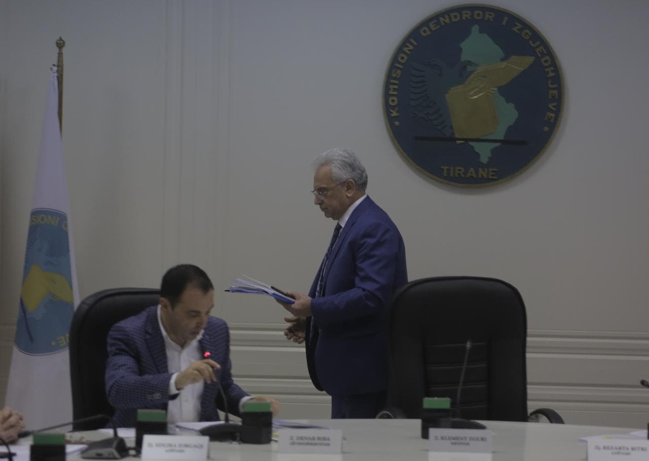 KQZ e ndarë për dekretin e Metës. Biba: Është i paligjshëm. Reagon PD: Puç institucional