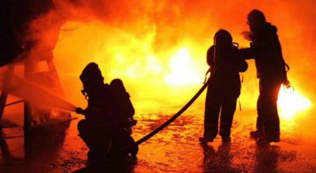 Merr flakë karburanti në Kombinat, shkak një defekt në sistemin e gazit (VIDEO)