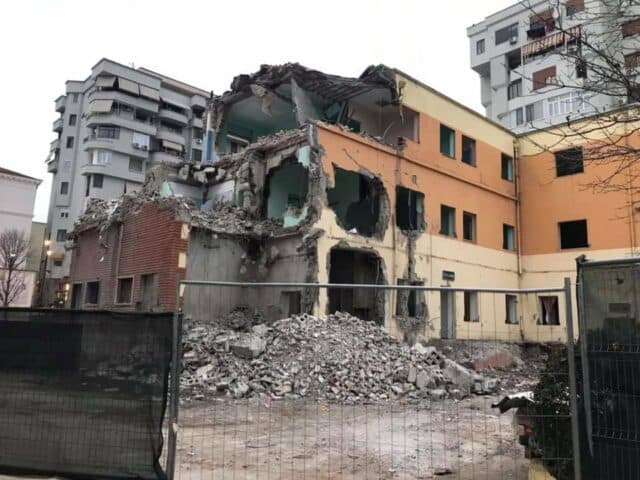 “Mbretëresha Geraldinë” në rikonstruksion/ Forumi për Mbrojtjen e Trashëgimisë Kulturore denoncon shembjen e fasadës