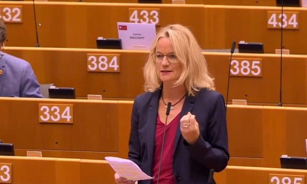 Raportuesja Cramon: Kosova t’i kthehet dialogut, Serbia ta njohë Kosovën