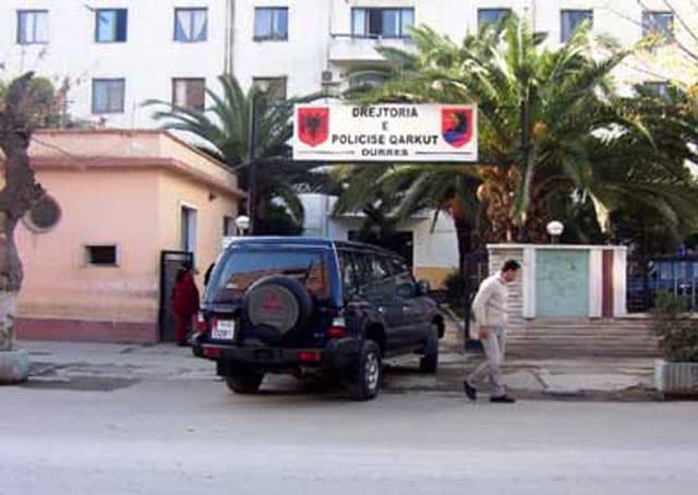 Plagoset me thikë një 27-vjeçar në Durrës, arrestohet i dyshuari
