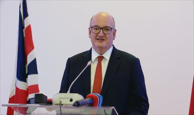 Ambasadori britanik për fletën e votimit: Palët të bien dakord, duhet të jenë të qarta!