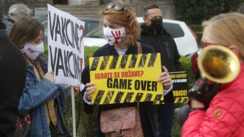Protesta në Bosnje Hercegovinë, qytetarët nuk duan të vaksinohen në Serbi
